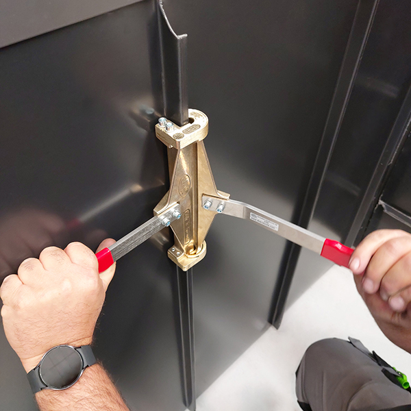 DRACO K8 SINGLE LOCK SEAMER - Image 3